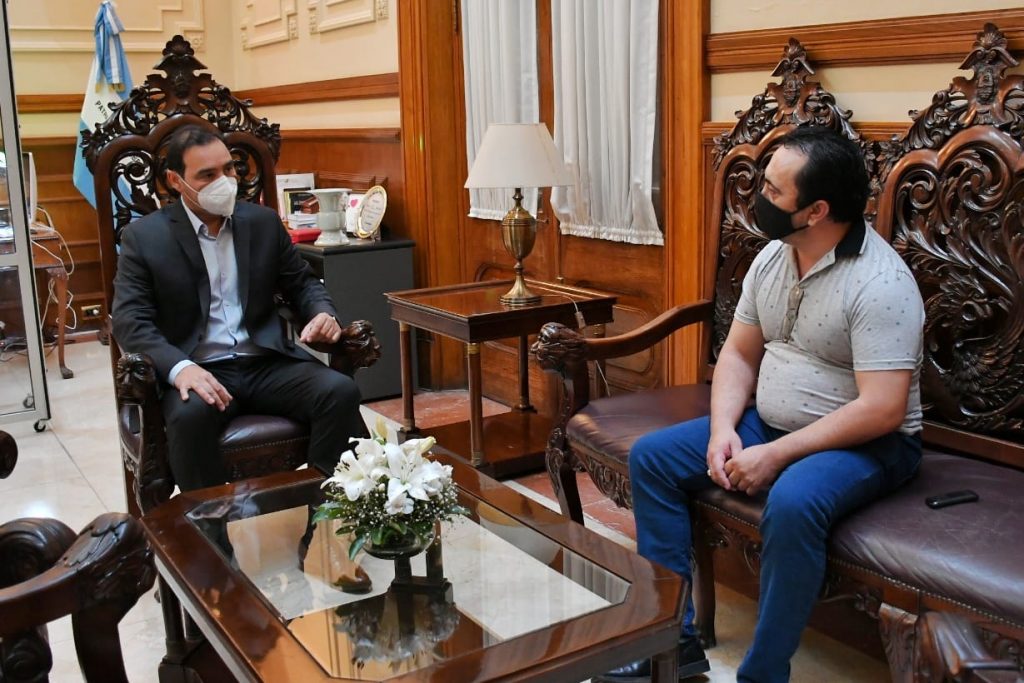 Valdés recibió en su despacho privado al secretario general de la AOEM