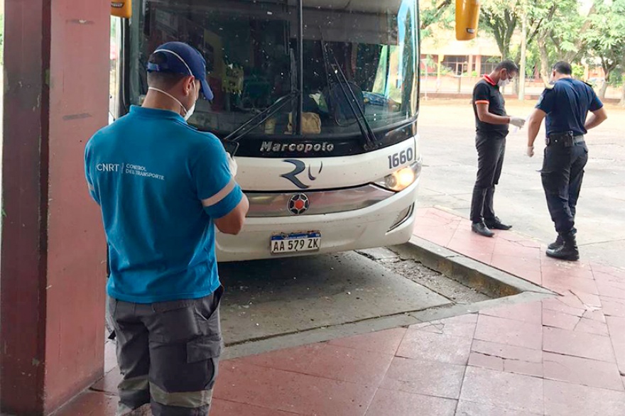 Recambio turístico en Corrientes con una terminal repleta de pasajeros
