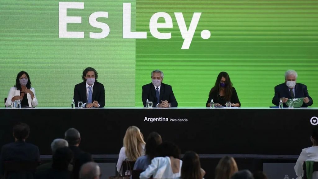 Oficializaron la promulgación de las leyes de la IVE y el Plan Mil Días