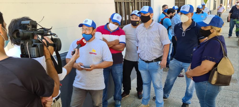 Trabajadores de Supermax en contra del pago de salarios con bonos