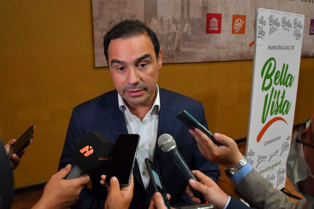 Valdés anunció la vacunación de todo el personal que trabaja en organismos de fronteras