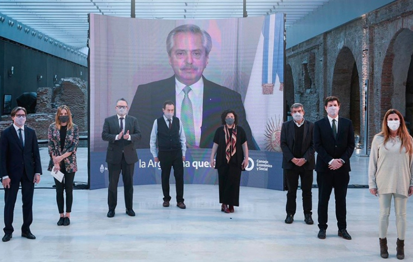 Fernández anunció una «financiación adicional por 75 millones de dólares» para el plan de vacunación