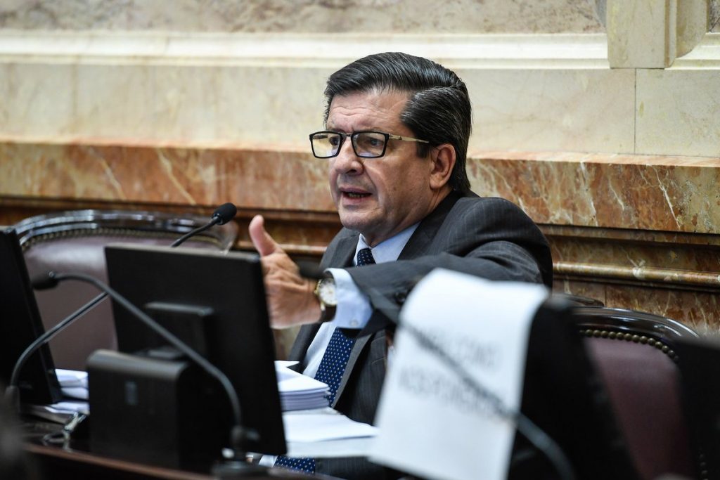 Poccard defendió la continuidad de Valdés y Tassano