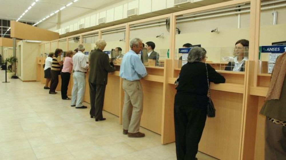 Las jubilaciones y AUH aumentan 12,4% desde septiembre