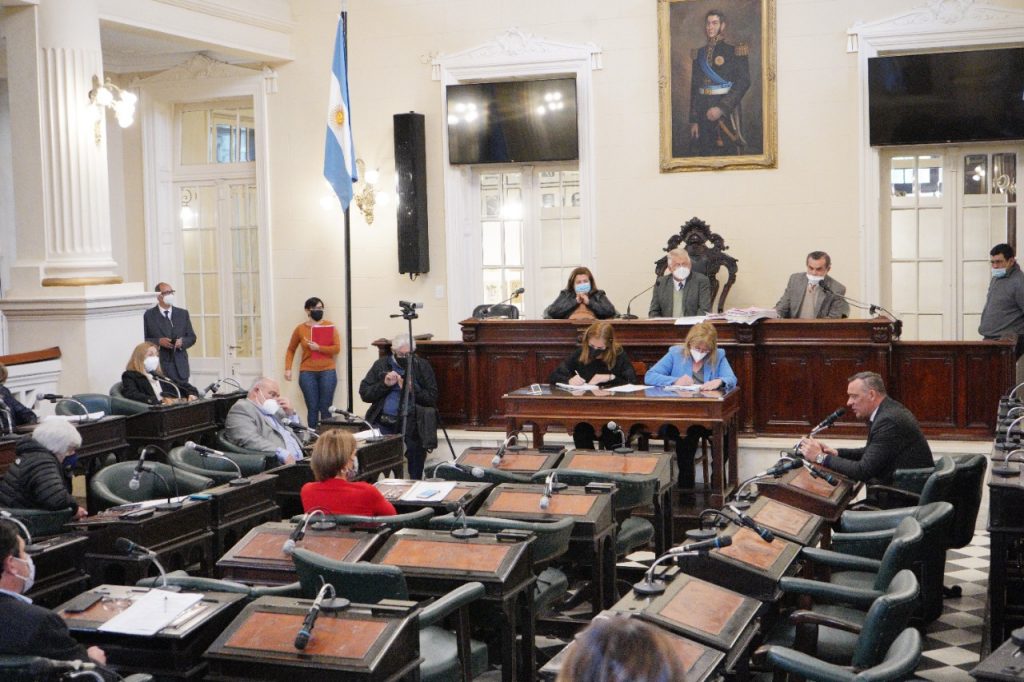Senado sancionó ley de concursos para titularizar docentes secundarios