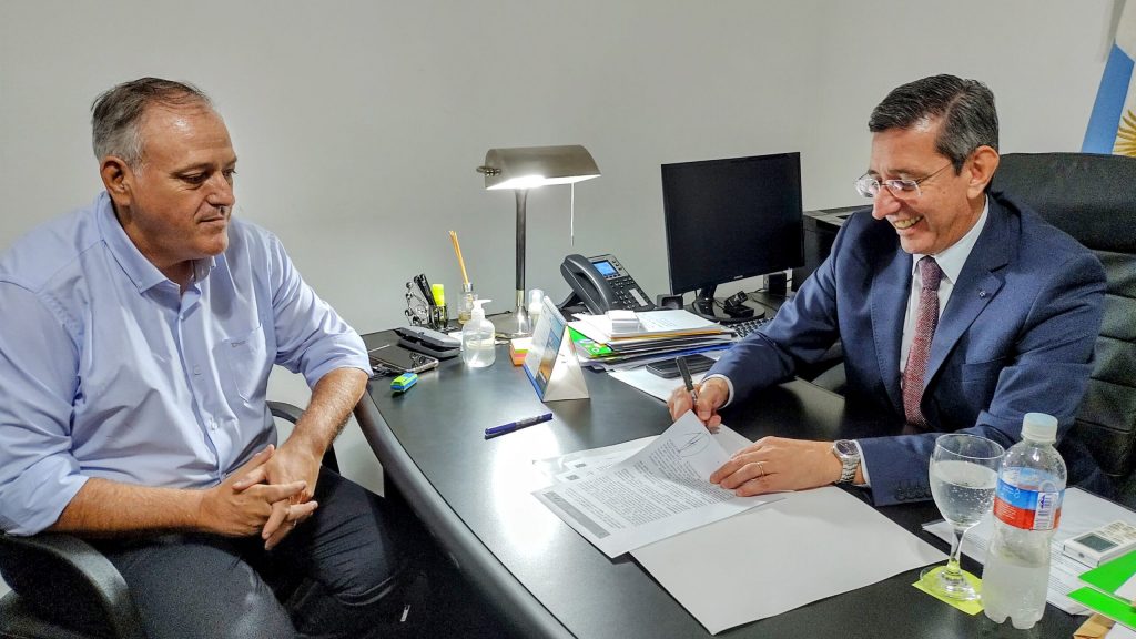 Firma de convenio entre el Ministerio de Justicia y la Escuela “Ferré ...
