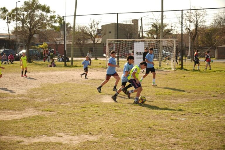El Mundialito ya rueda por los barrios: más de 500 chicos participan de un torneo que une comunidad y deporte