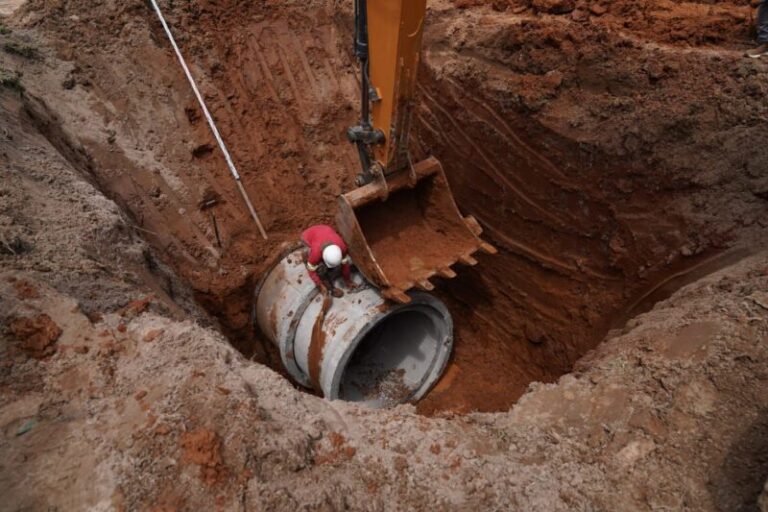 El Municipio construye 900 metros de desagües para mitigar anegamientos en el Quintana y Pirayuí